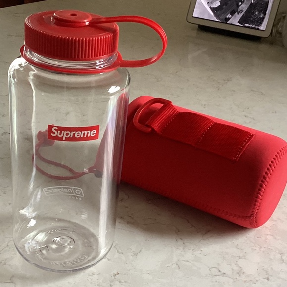 Supreme Red Nalgene 2020 Series 32-oz Triton Bottle with sleeve* Never Used - Picture 5 of 6